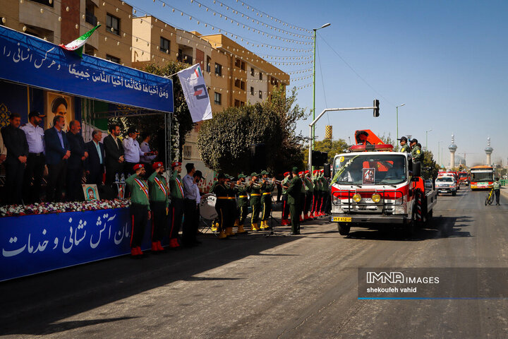 رژه خودروهای سازمان آتش‌نشانی و خدمات ایمنی شهرداری اصفهان