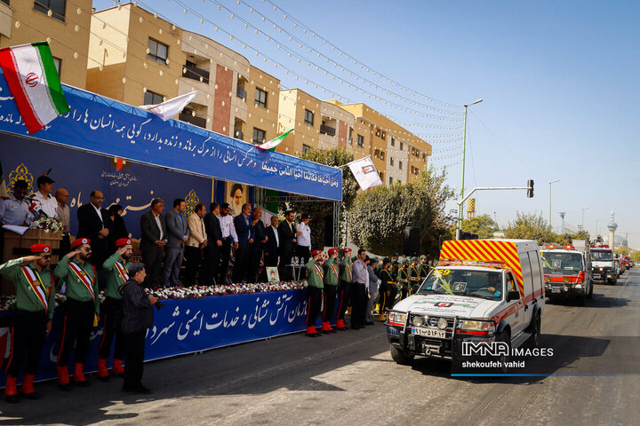 رژه خودروهای سازمان آتش‌نشانی و خدمات ایمنی شهرداری اصفهان