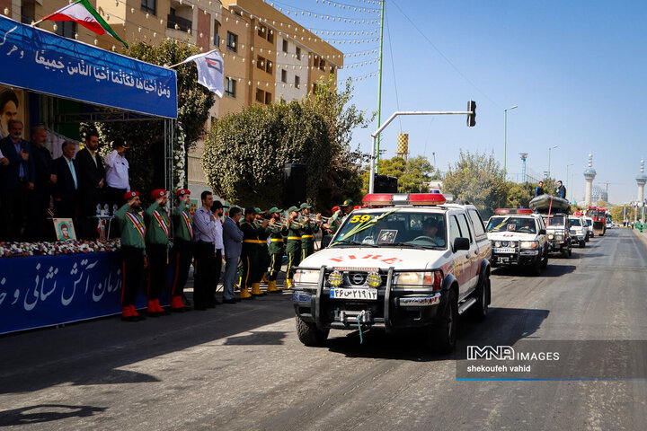 رژه خودروهای سازمان آتش‌نشانی و خدمات ایمنی شهرداری اصفهان