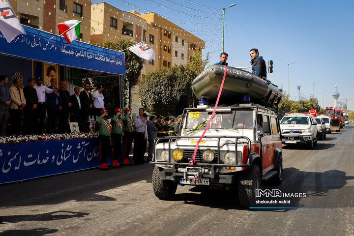 رژه خودروهای سازمان آتش‌نشانی و خدمات ایمنی شهرداری اصفهان