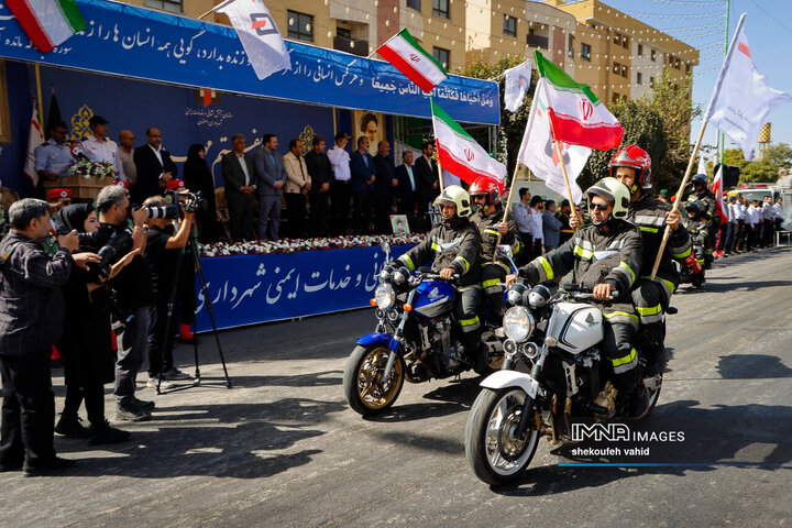 رژه خودروهای سازمان آتش‌نشانی و خدمات ایمنی شهرداری اصفهان