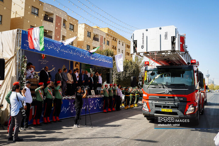 رژه خودروهای سازمان آتش‌نشانی و خدمات ایمنی شهرداری اصفهان