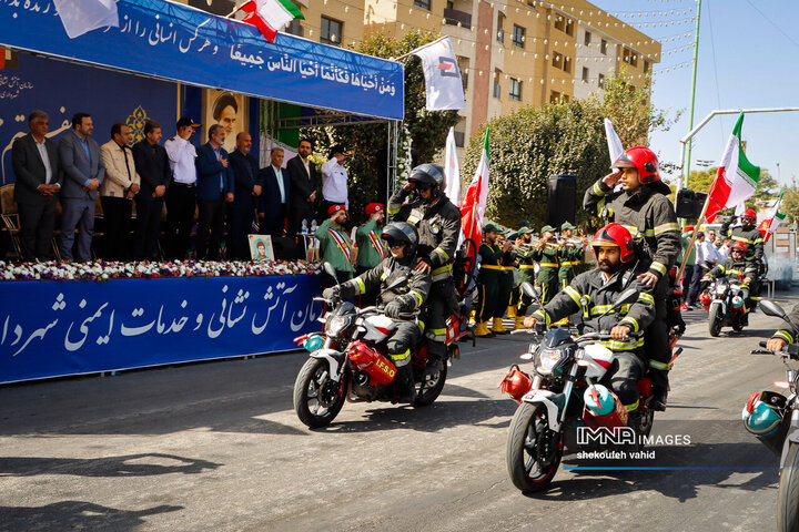 رژه خودروهای سازمان آتش‌نشانی و خدمات ایمنی شهرداری اصفهان