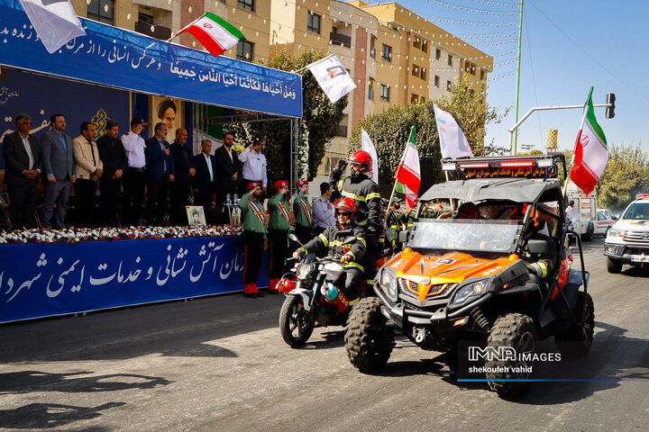 رژه خودروهای سازمان آتش‌نشانی و خدمات ایمنی شهرداری اصفهان