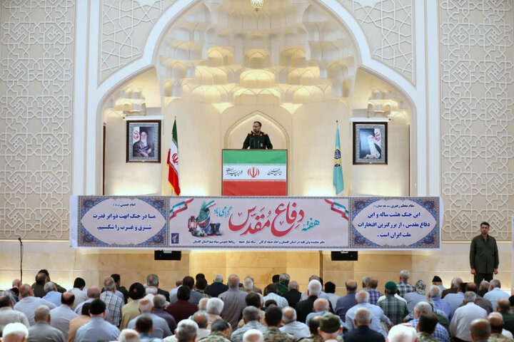 دشمن تنها زبان زور و فشار می‌فهمد