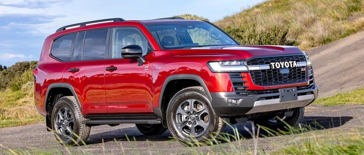 خودروی تویوتا لندکروزر پرفورمنس هیبریدی ۲۰۲۶ چه مشخصاتی دارد؟