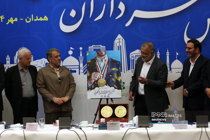 آیین رونمایی از نشان نخستین جشنواره ملی پاسخگویی 