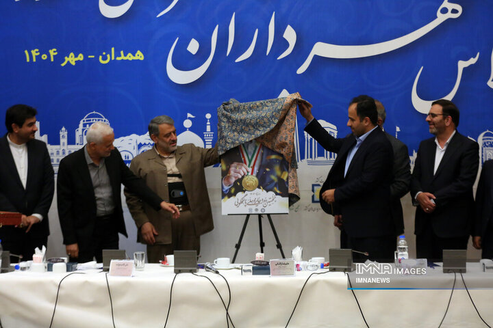 آیین رونمایی از نشان نخستین جشنواره ملی پاسخگویی 