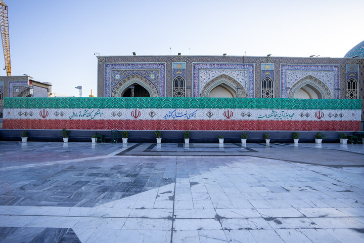 نصب دیوارنگاره‌ بزرگداشت ۱۸ هزار شهید خراسان رضوی در حرم امام رضا (ع)