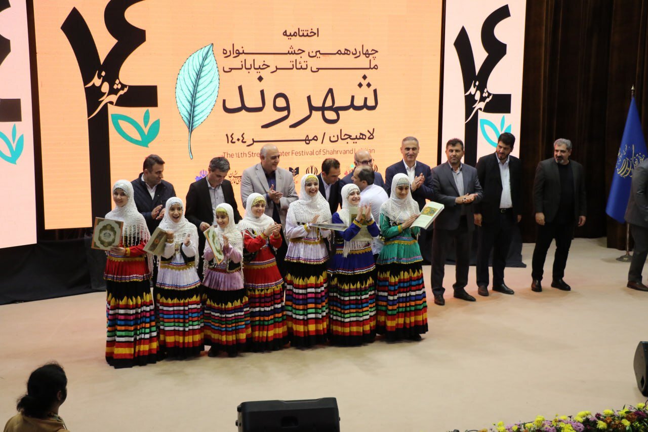 تئاتر پیامهای فرهنگی و اجتماعی را به سادهترین شکل منتقل میکند