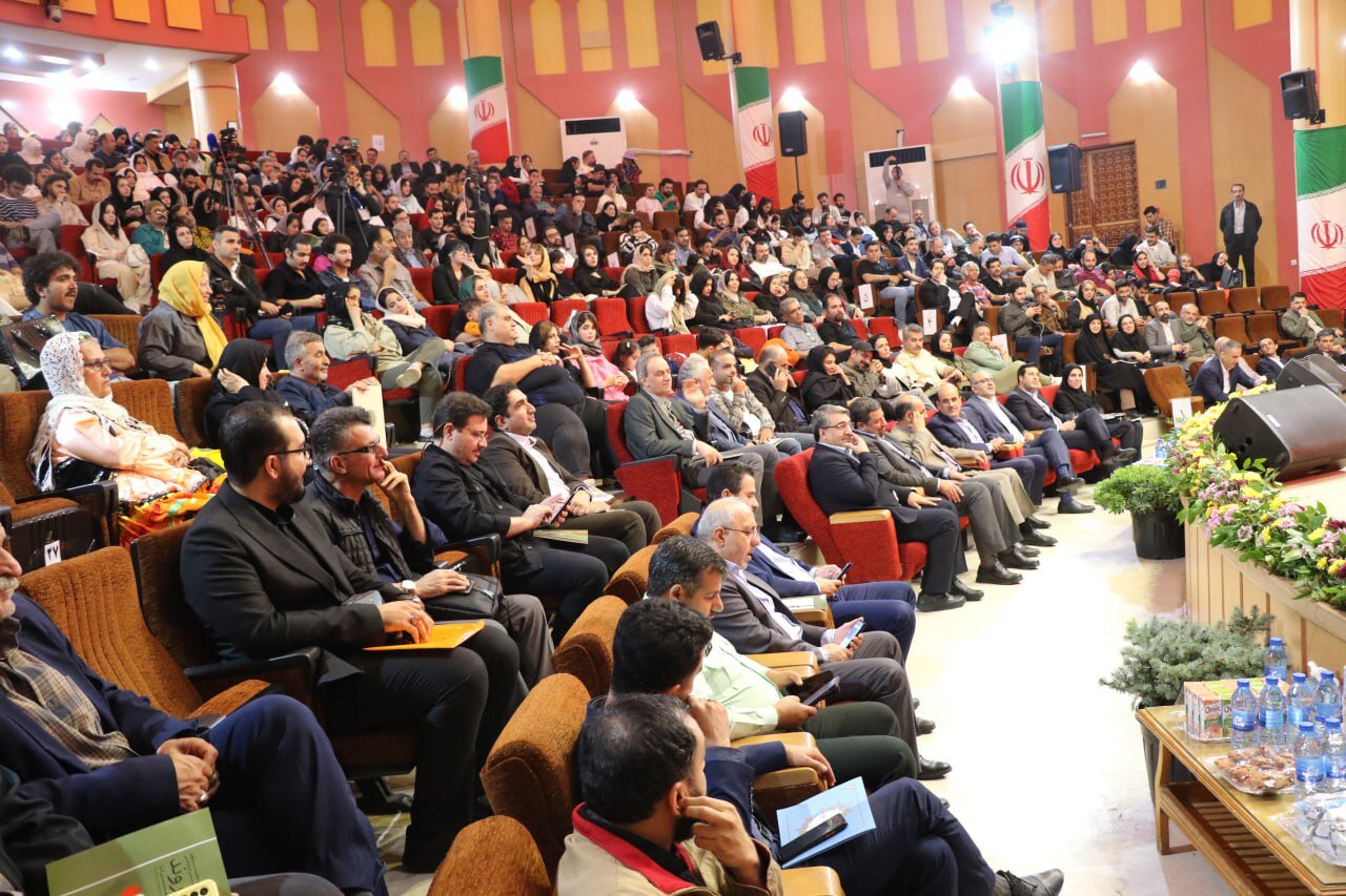 تئاتر پیامهای فرهنگی و اجتماعی را به سادهترین شکل منتقل میکند