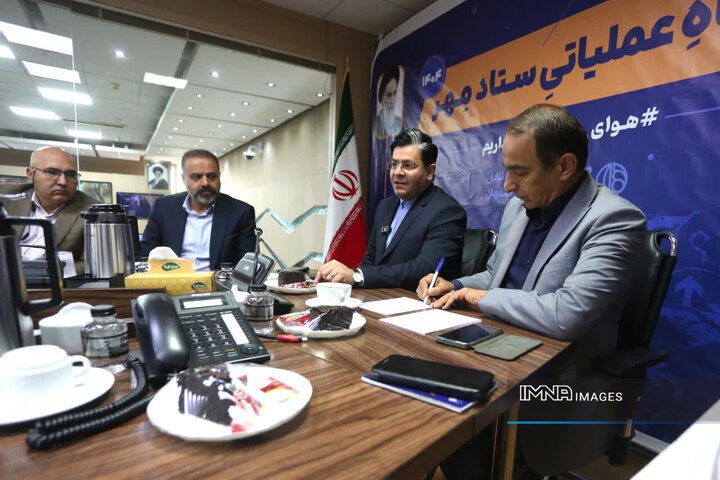 پایش لحظه‌ای ترافیک و مانور لحظه صفر در ستاد مهر شهر اصفهان