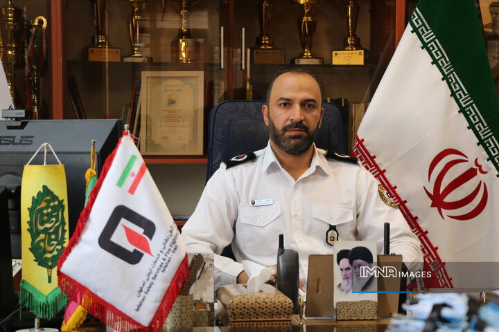 اعطای بالاترین درجه اکتسابی وزارت کشور به مدیرعامل سازمان آتش‌نشانی اصفهان