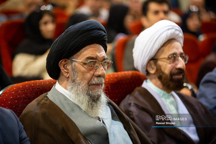 آیت الله سید یوسف طباطبائی نژاد نماینده ولی فقیه در استان و امام جمعه اصفهان