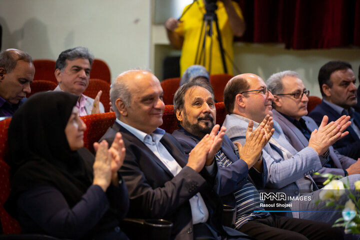 مجید قناد تهیه کننده، کارگردان و مجری برنامه های کودک