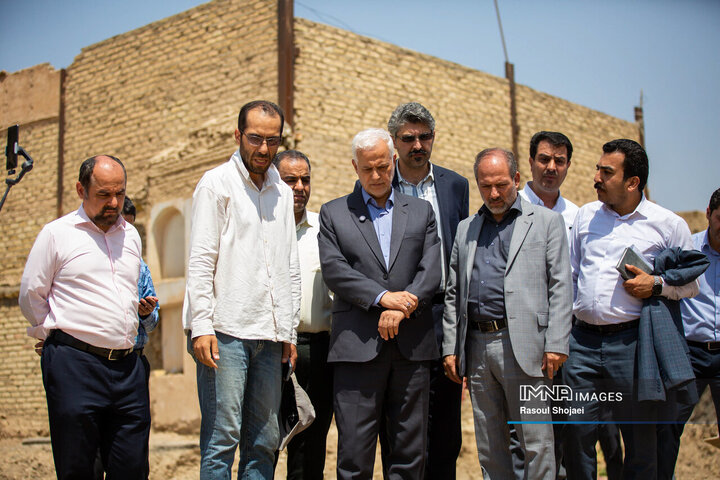 بازدید شهردار اصفهان از آخرین وضعیت پروژه کمرزرین