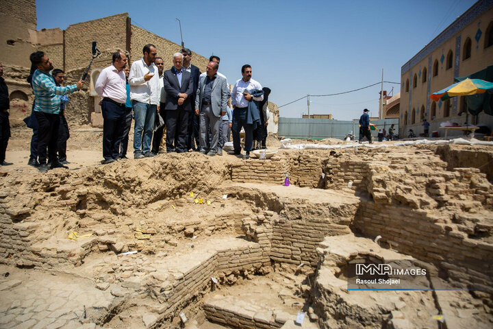 بازدید شهردار اصفهان از آخرین وضعیت پروژه کمرزرین