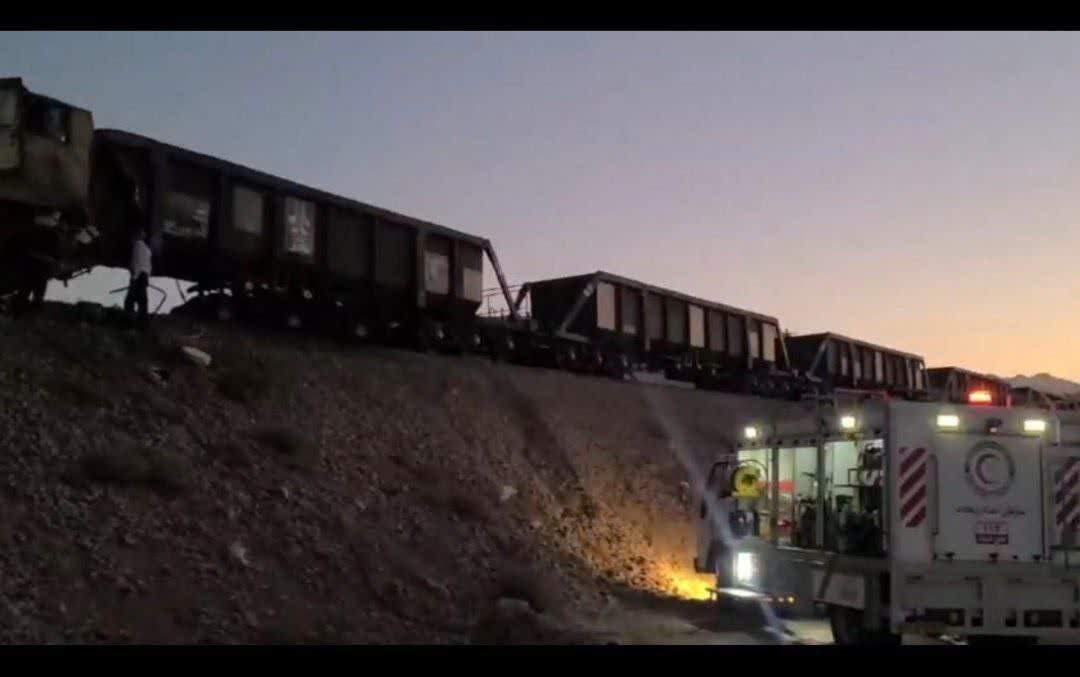 ۲ مصدوم در برخورد لوکوموتیو با واگن قطار باری در ایستگاه راه آهن اردکان