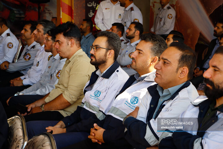 آیین بهره‌برداری از تجهیزات جدید ایمنی و آتش‌نشانی اصفهان