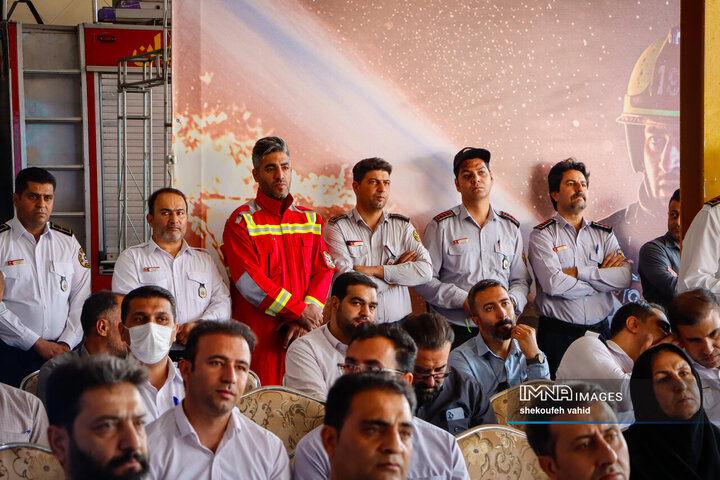 آیین بهره‌برداری از تجهیزات جدید ایمنی و آتش‌نشانی اصفهان