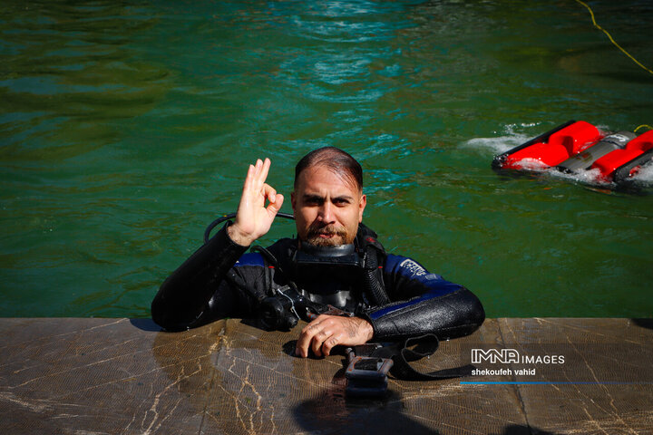 اجرای مانور نجات غریق در آیین بهره‌برداری از تجهیزات جدید ایمنی و آتش‌نشانی اصفهان
