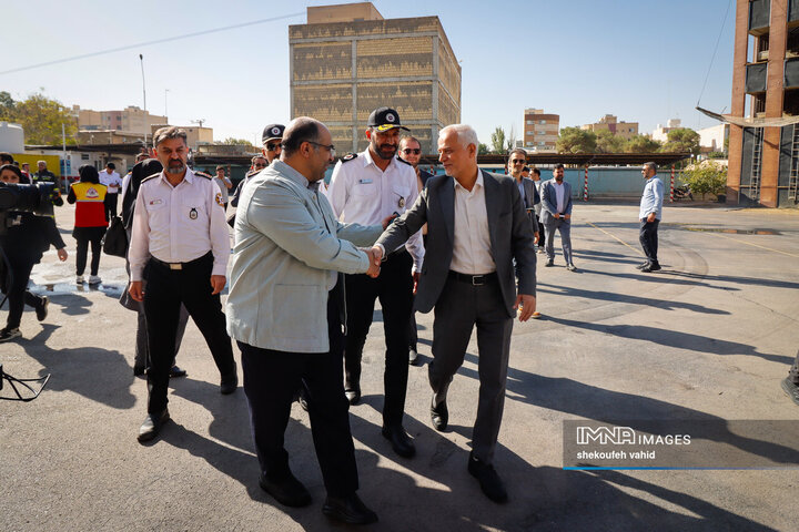 آیین بهره‌برداری از تجهیزات جدید ایمنی و آتش‌نشانی اصفهان