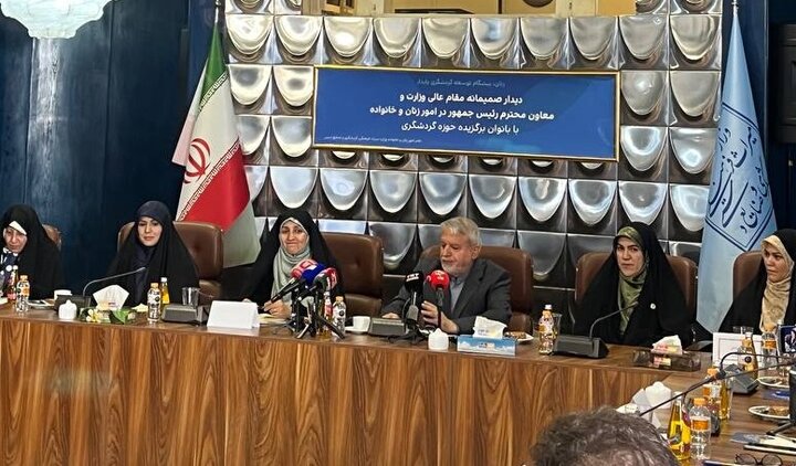 نیمی از ظرفیت گردشگری ایران در اختیار زنان است