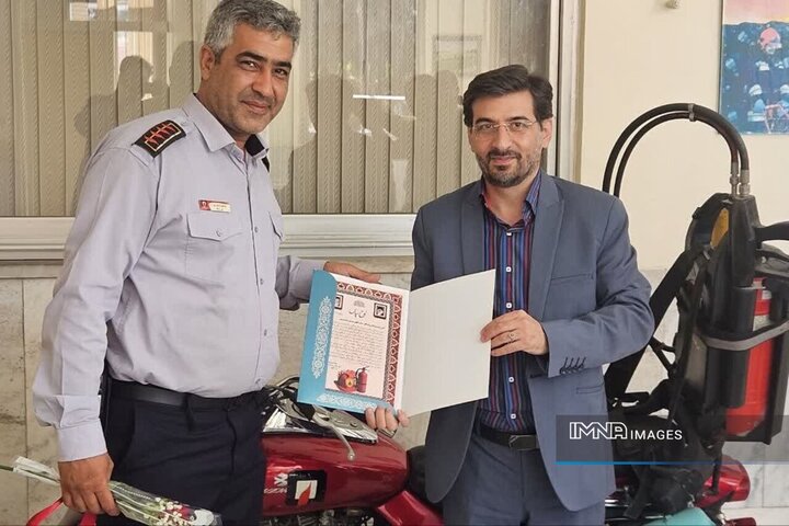 آتش‌نشانان نماد ایثار و فداکاری در جامعه هستند