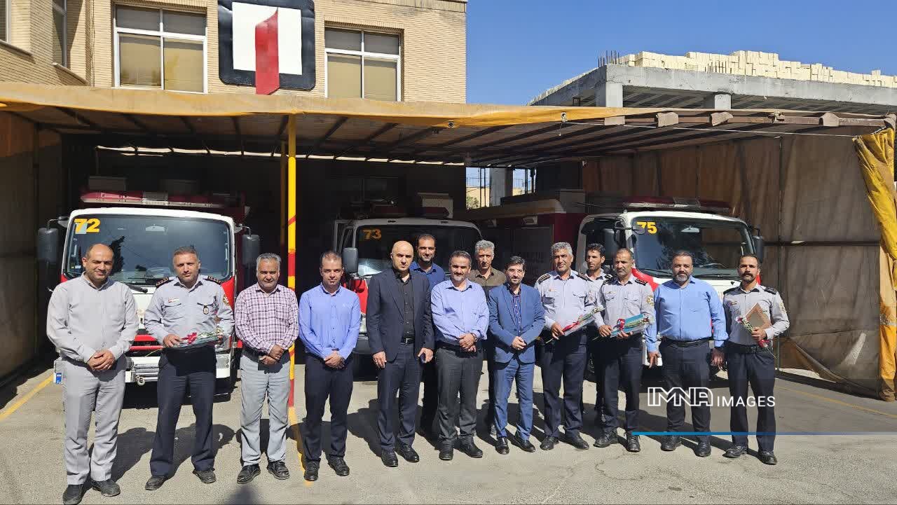 آتشنشانان نماد ایثار و فداکاری در جامعه هستند