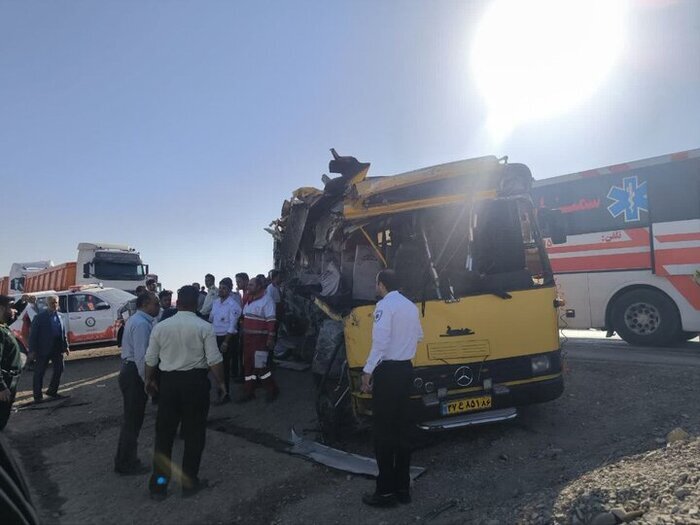 انحراف اتوبوس شهری در جاده سمنان-سرخه ۲ فوتی داشت