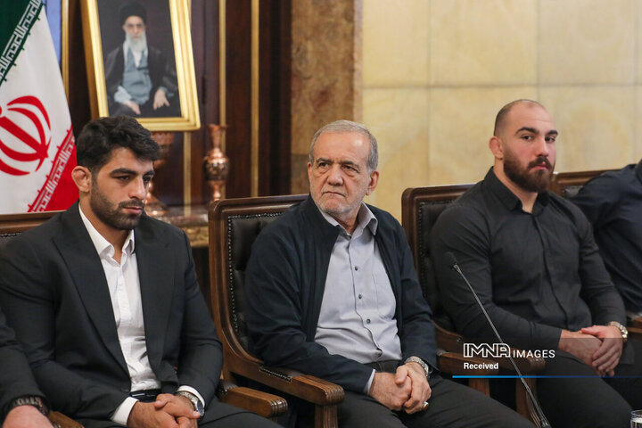 تجلیل از قهرمانان تیم‌های ملی کشتی آزاد و فرنگی