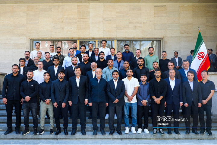 تجلیل از قهرمانان تیم‌های ملی کشتی آزاد و فرنگی