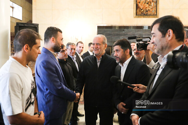 تجلیل از قهرمانان تیم‌های ملی کشتی آزاد و فرنگی