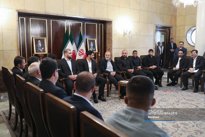 تجلیل از قهرمانان تیم‌های ملی کشتی آزاد و فرنگی