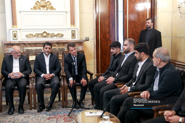 تجلیل از قهرمانان تیم‌های ملی کشتی آزاد و فرنگی