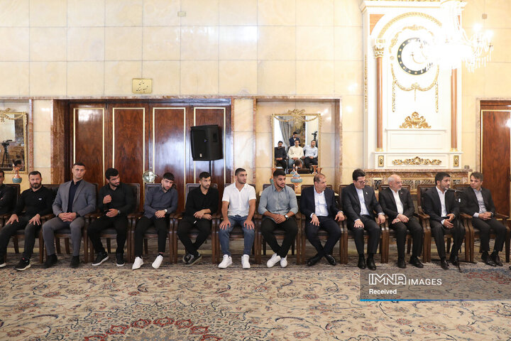 تجلیل از قهرمانان تیم‌های ملی کشتی آزاد و فرنگی