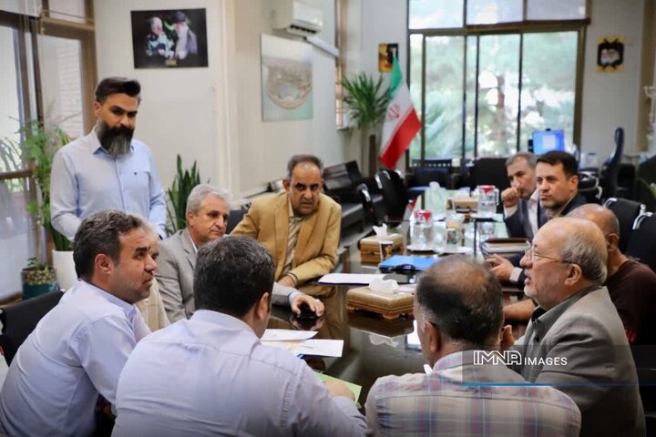 رسیدگی به بیش از ۱۲ پرونده در کمیته نظارتی شورای شهر در منطقه  ۶ اصفهان