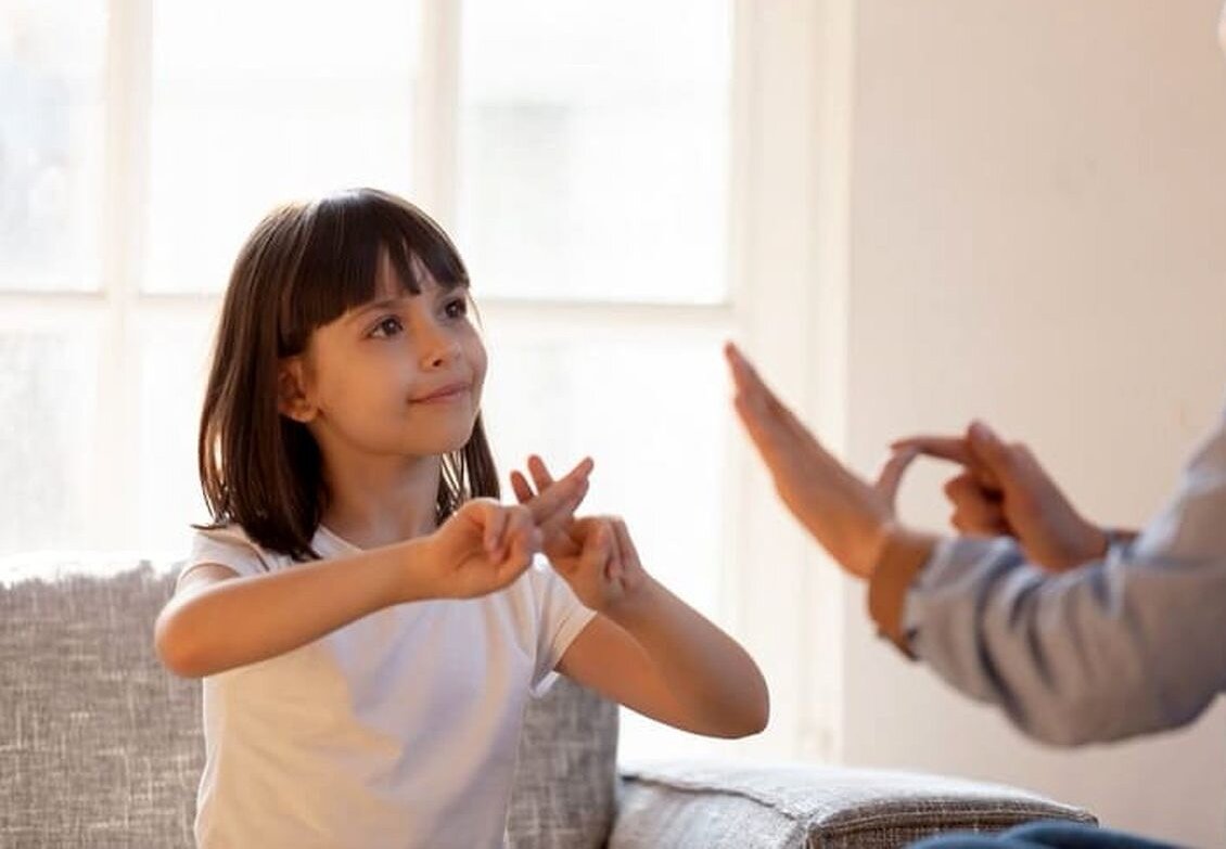 ناشنوایان؛ شاعران سکوت در دنیایی پرهیاهو