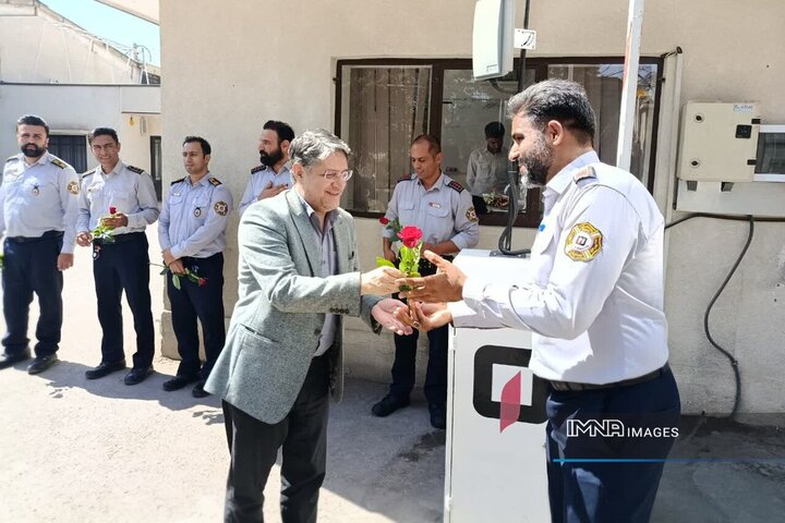 مدیر منطقه ۲ اصفهان به دیدار آتش‌نشانان رفت