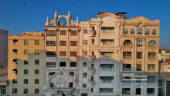 رومی‌سازی شهر، حذف رنگ ایرانی از نماها