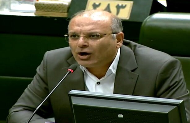 انتقاد سخنگوی فراکسیون ورزش مجلس از جابه‌جایی پول‌های هنگفت در بعضی باشگاه‌ها