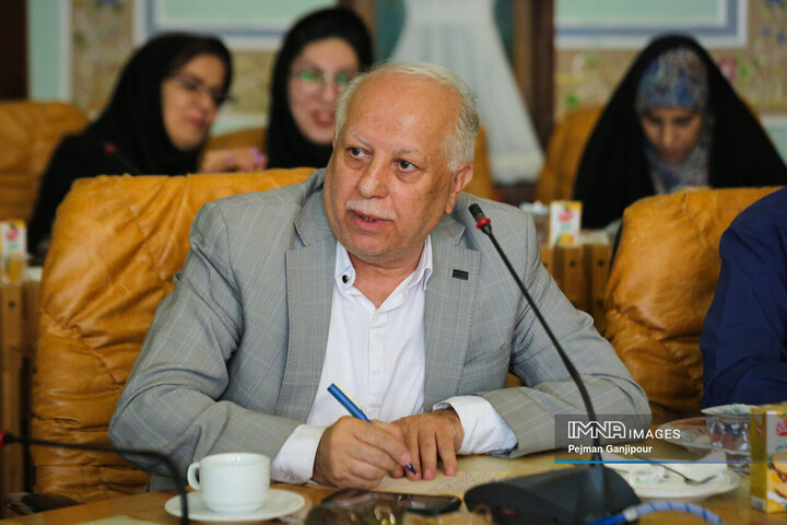 نشست خبری مدیرکل درآمد شهرداری اصفهان