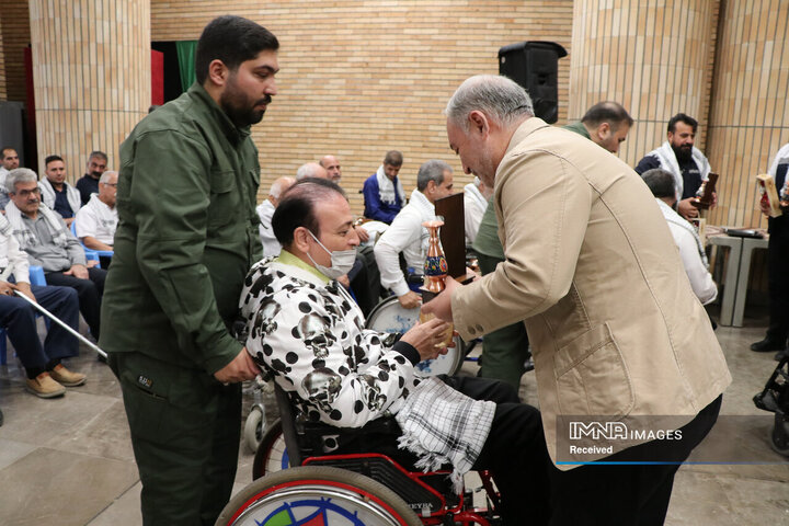 مراسم تجلیل از جانبازان بالای ٧٠ درصد در مترو اصفهان