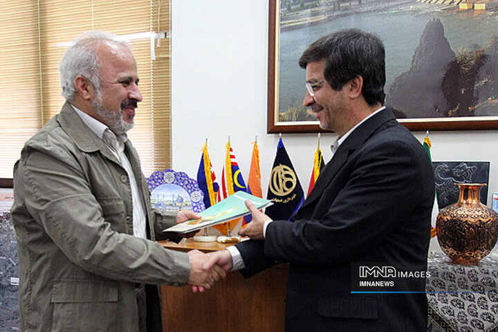 توافق شهردار اصفهان و بنیاد فارابی برای برگزاری جشنواره فیلم کودک شهریور 1390