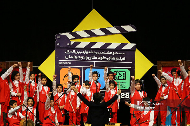 مراسم رونمایی از پوستر بیست و هشتمین جشنواره بین المللی فیلم های کودک و نوجوان / شهریور 1393