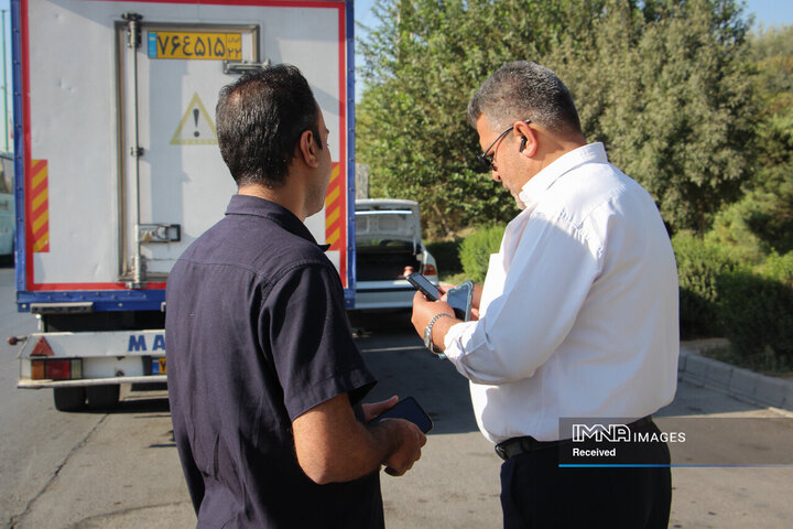 فعالیت تیم های گشت بازرسی سازمان مدیریت حمل‌و‌نقل بار شهرداری اصفهان در طرح ستاد مهر