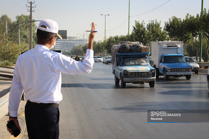 فعالیت تیم های گشت بازرسی سازمان مدیریت حمل‌و‌نقل بار شهرداری اصفهان در طرح ستاد مهر