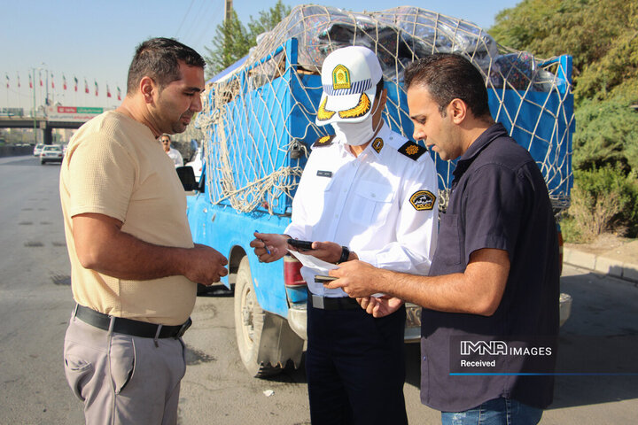 فعالیت تیم های گشت بازرسی سازمان مدیریت حمل‌و‌نقل بار شهرداری اصفهان در طرح ستاد مهر