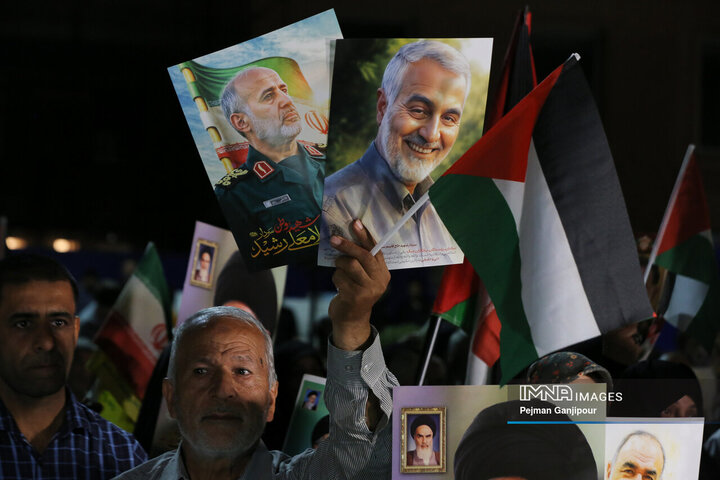 تجمع مردم اصفهان در حمایت از کاروان صمود