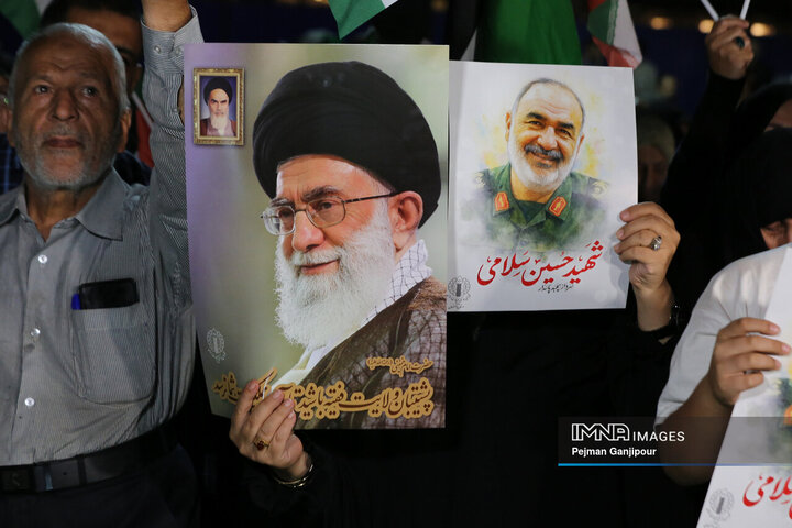 تجمع مردم اصفهان در حمایت از کاروان صمود